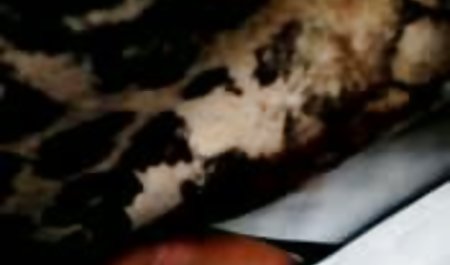 Milfy மற்றும் இளம் மிகவும் கொடூரமான parnuha லெஸ்பியன் கடற்கரையில் அமெச்சூர் வீடியோ