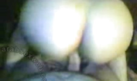 அவளது கடின பெரிய மார்பகங்கள் ஆபாச